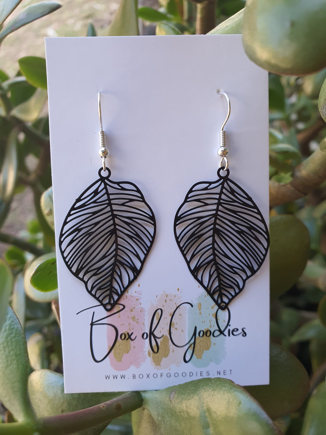 Black leaf filigree