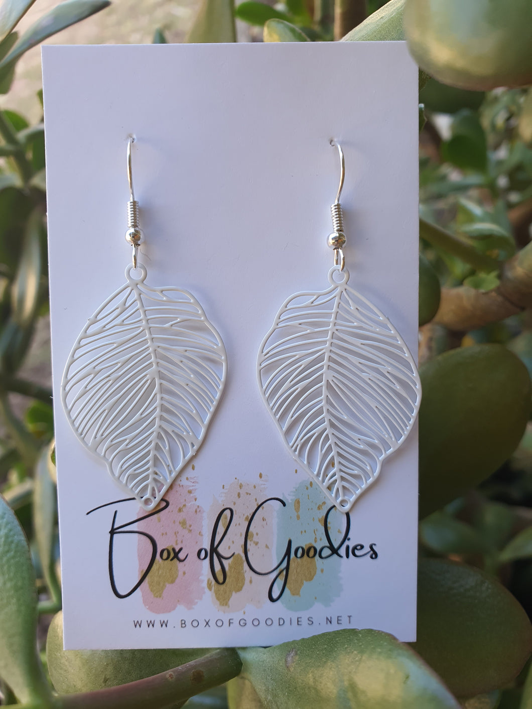 White leaf filigree