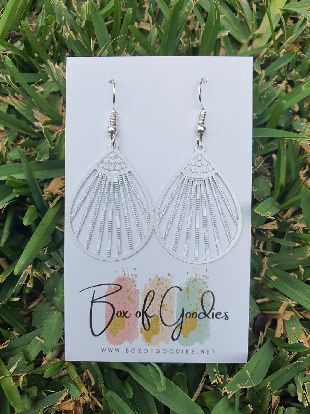 White shell style