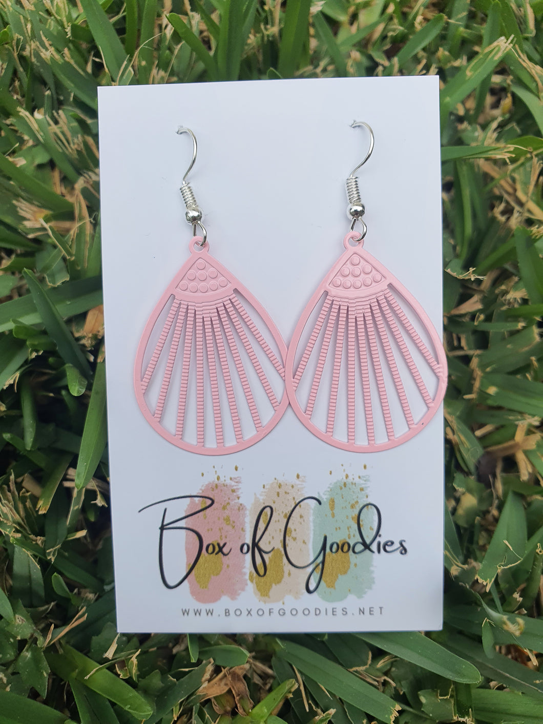 Light pink shell style