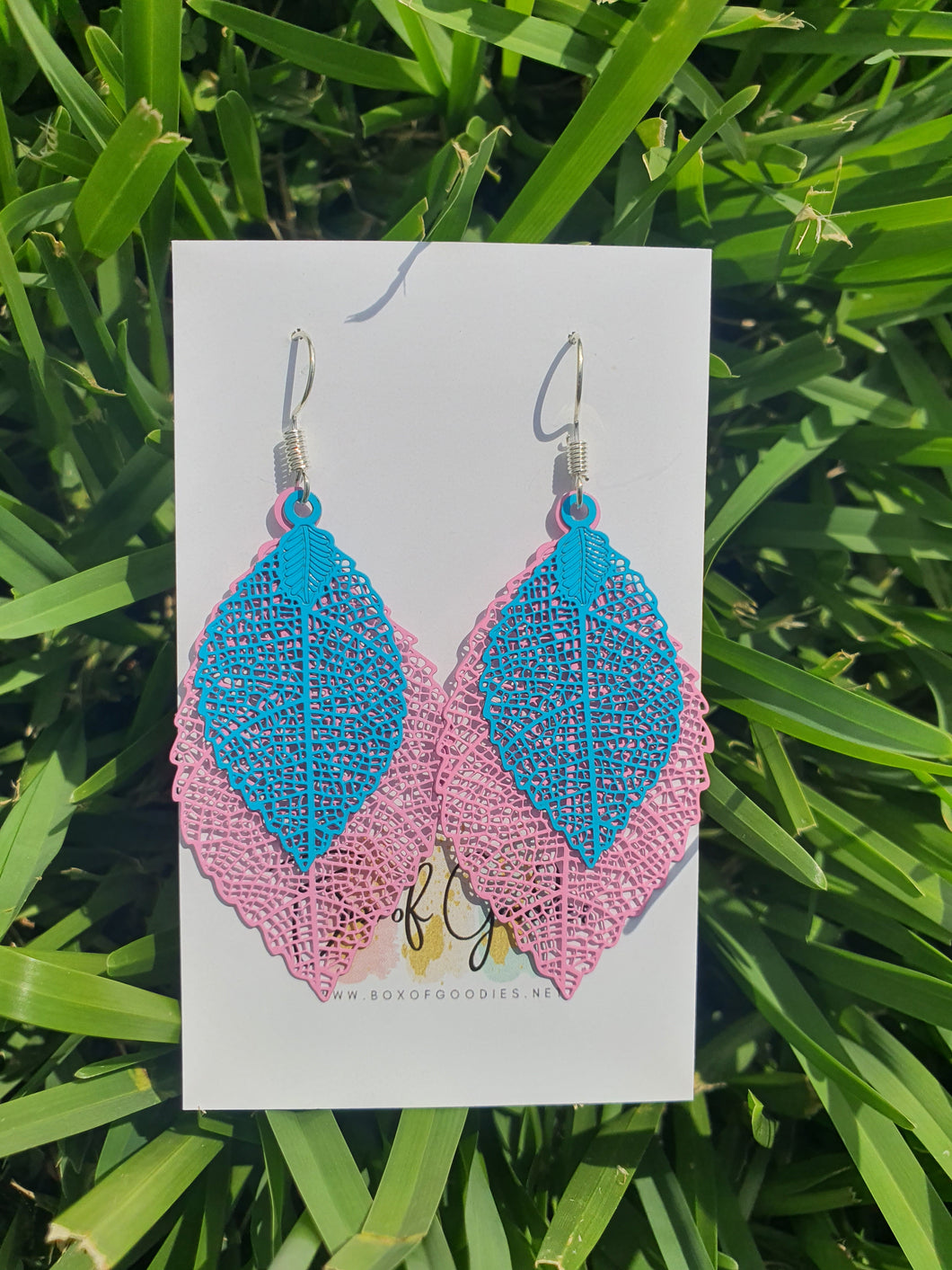 Pink/blue layered filigree