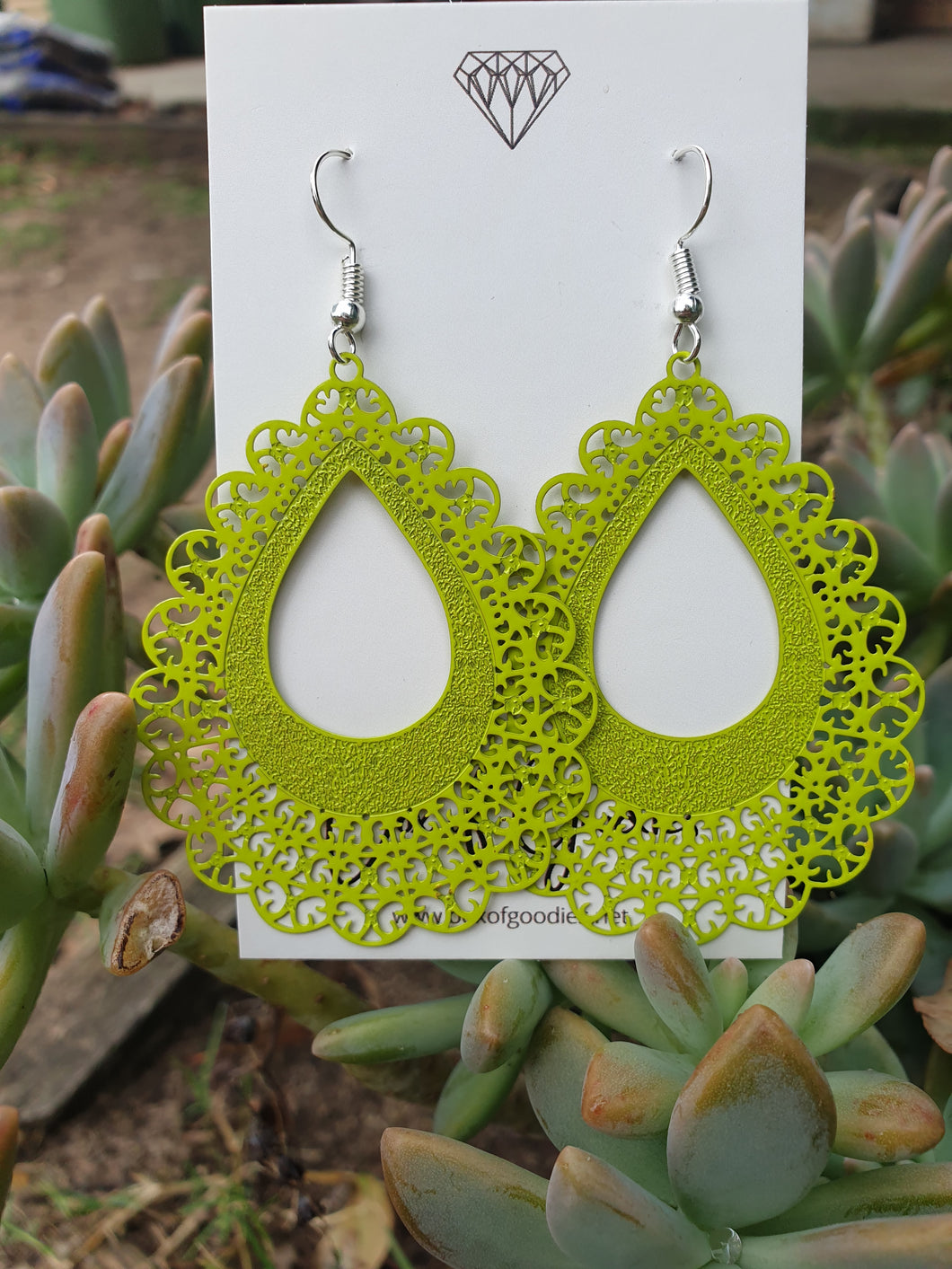 Lime lace filigree