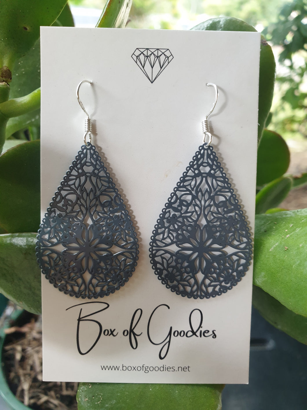 Dark Blue fine teardrop filigree
