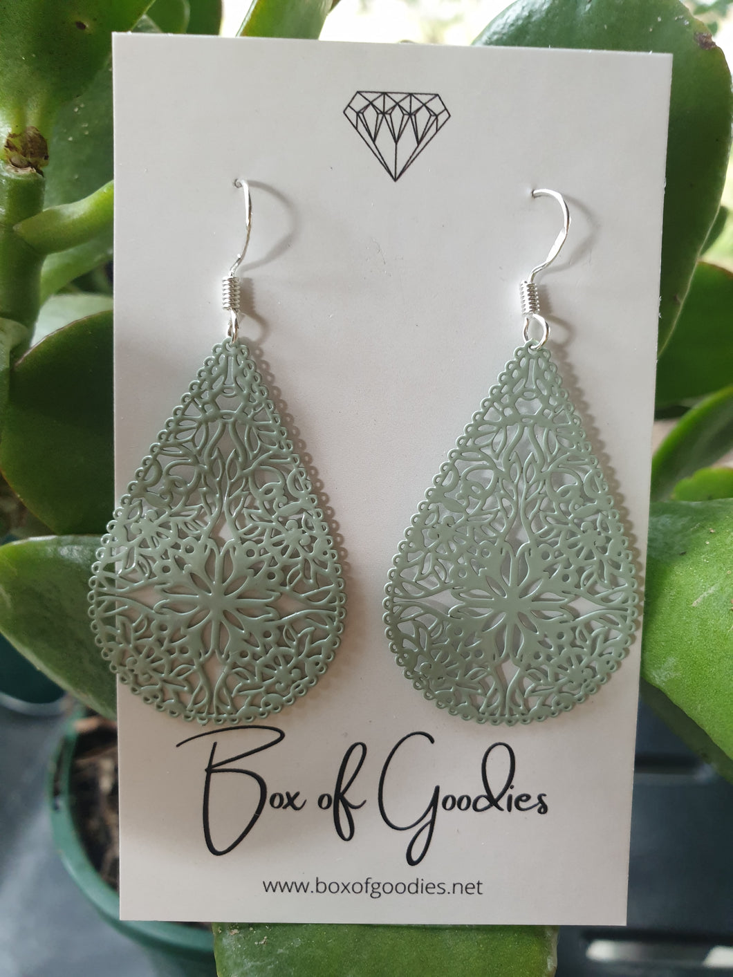 Mint fine teardrop filigree