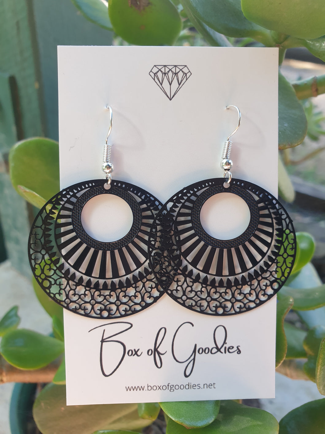 Black oval Filigree
