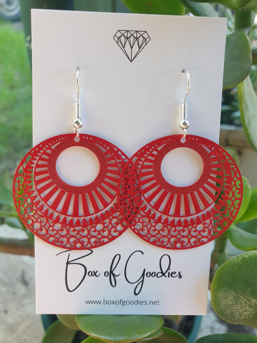 Red oval Filigree